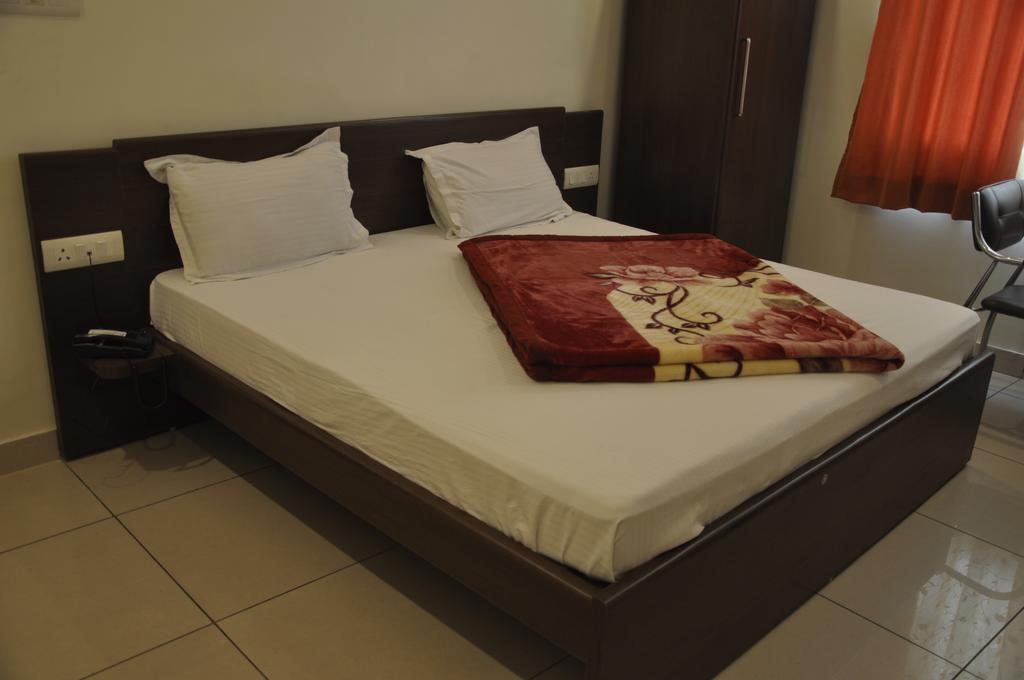 Hotel Surya Haldwāni Екстериор снимка