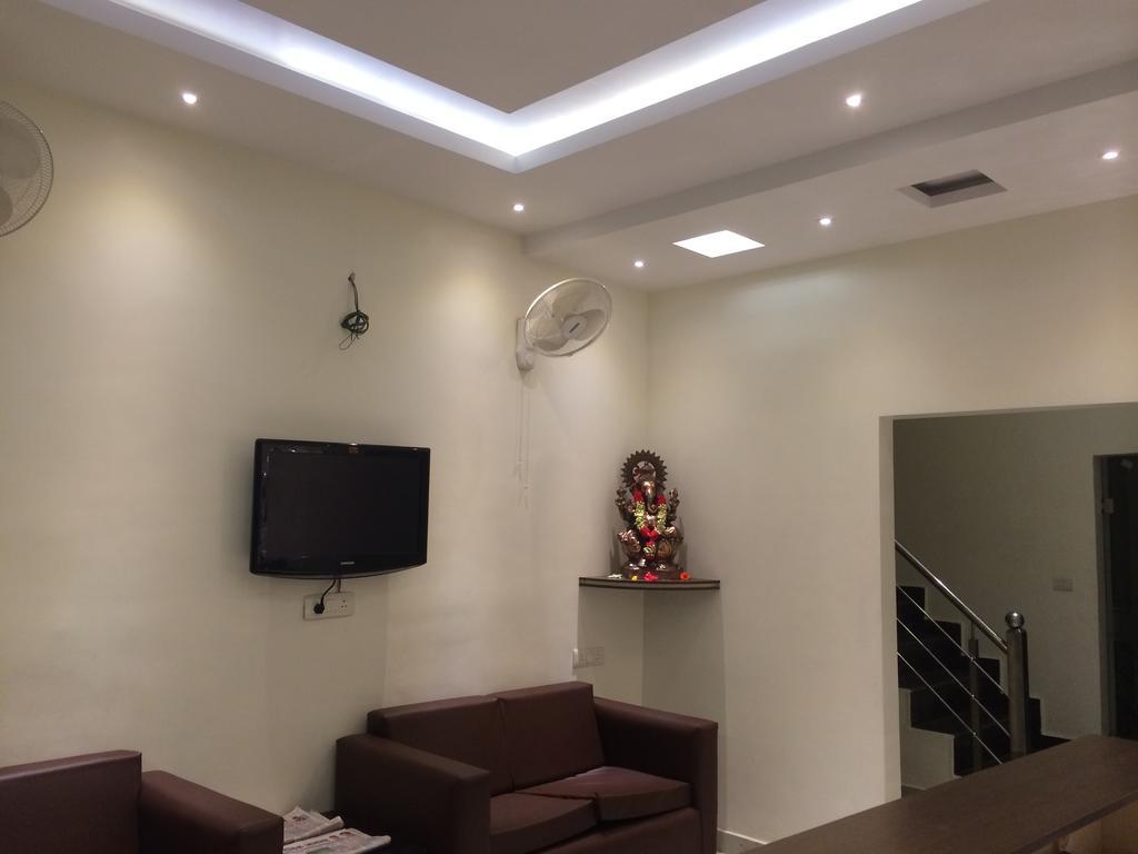 Hotel Surya Haldwāni Екстериор снимка