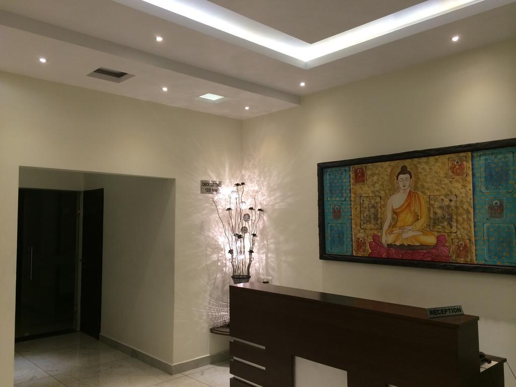 Hotel Surya Haldwāni Екстериор снимка